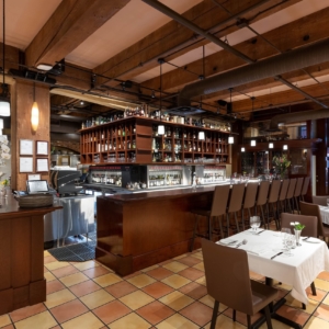 Cioppinos Bar 1-min